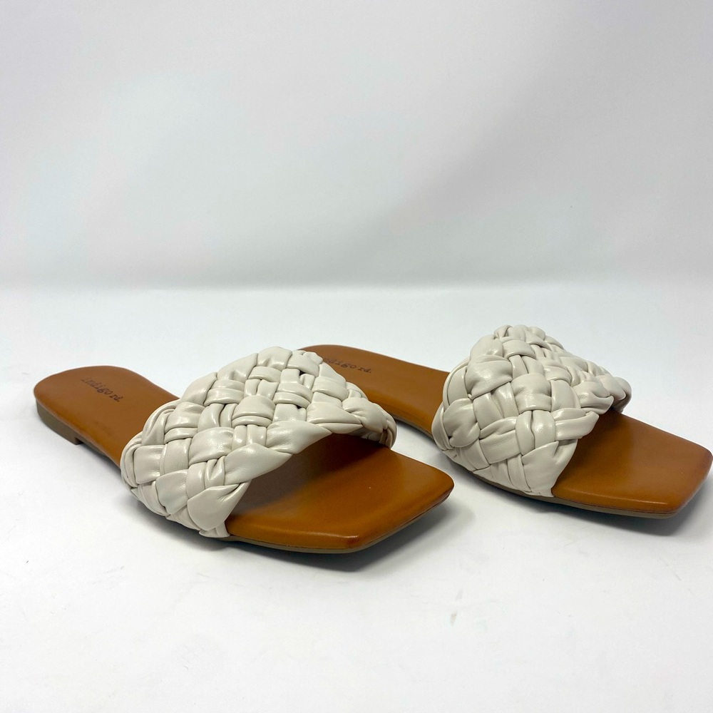 Indigo rd.; slides; 8 1/2 M; Ivory;New; Stylish